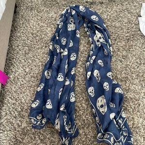 Skull scarf